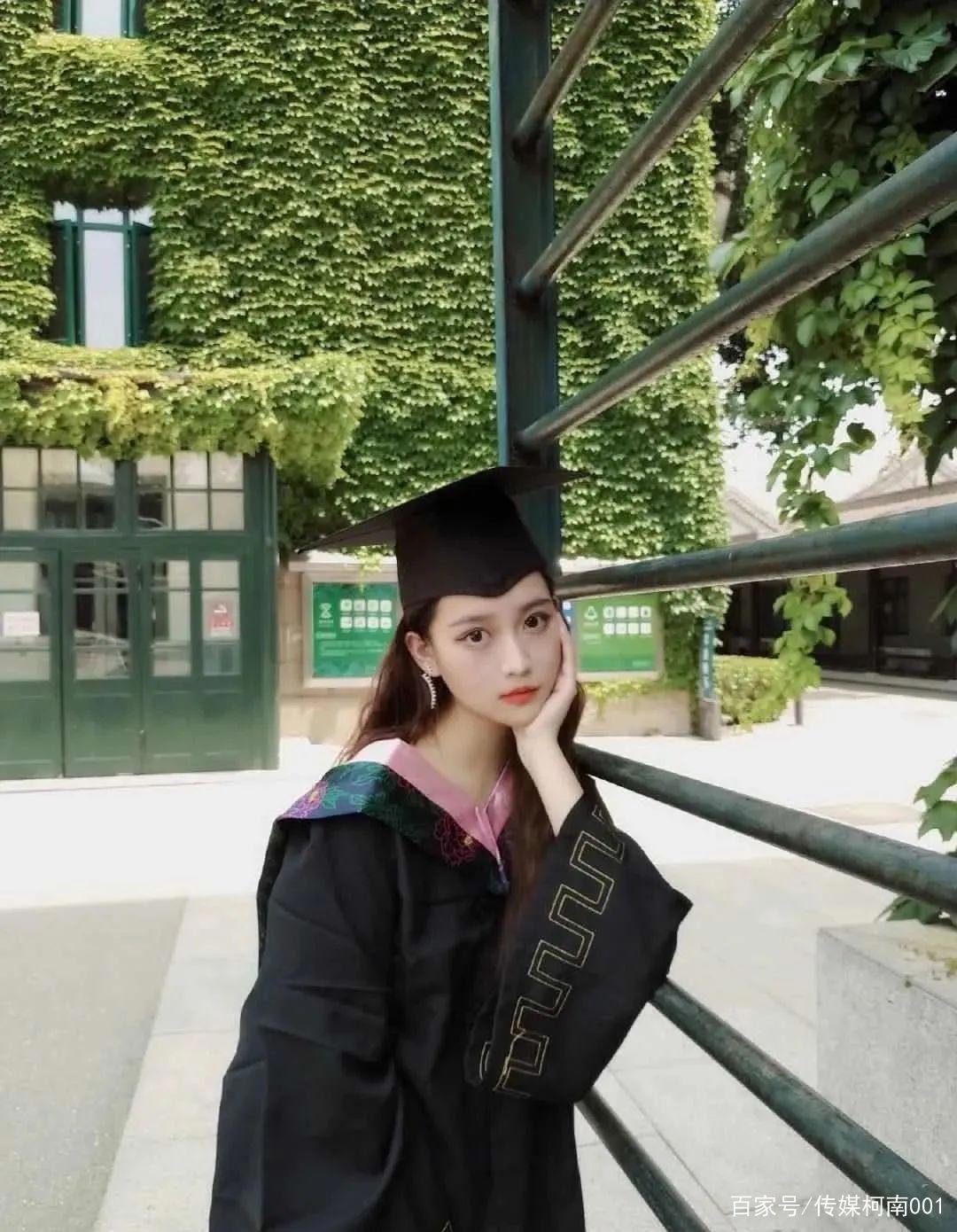 她是《在一起》中的援鄂小护士吴楠，她是宝藏女孩李百惠