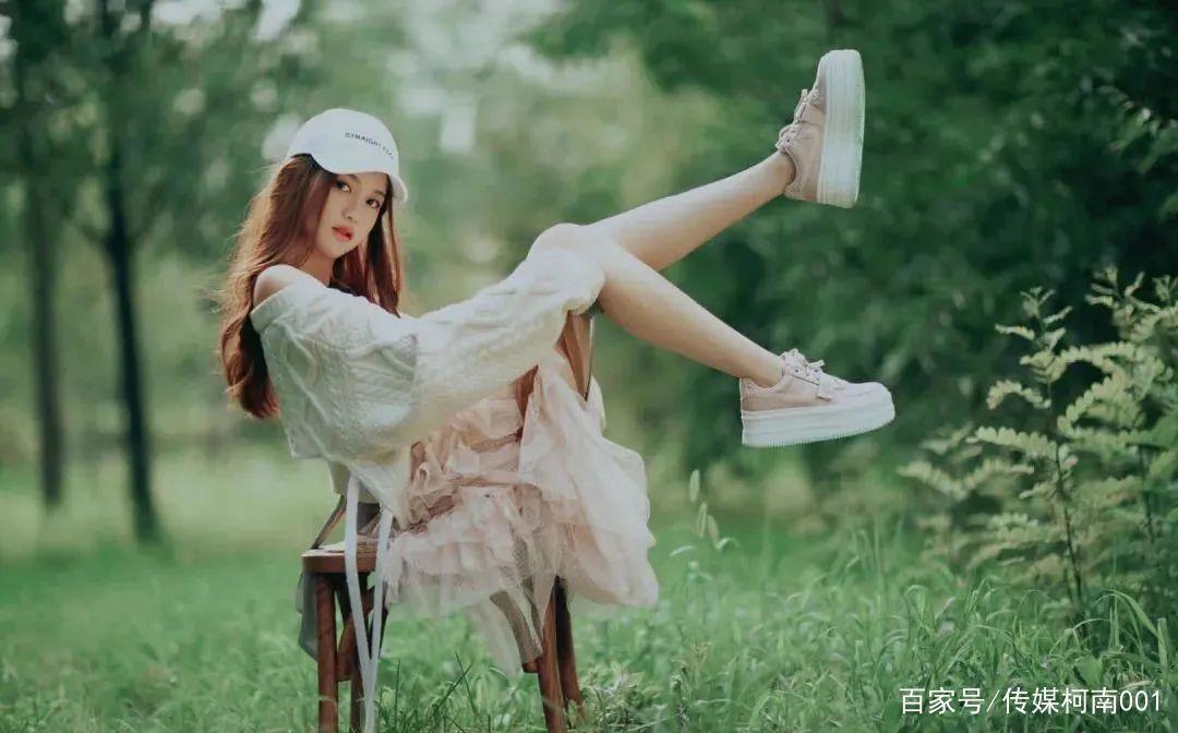 她是《在一起》中的援鄂小护士吴楠，她是宝藏女孩李百惠