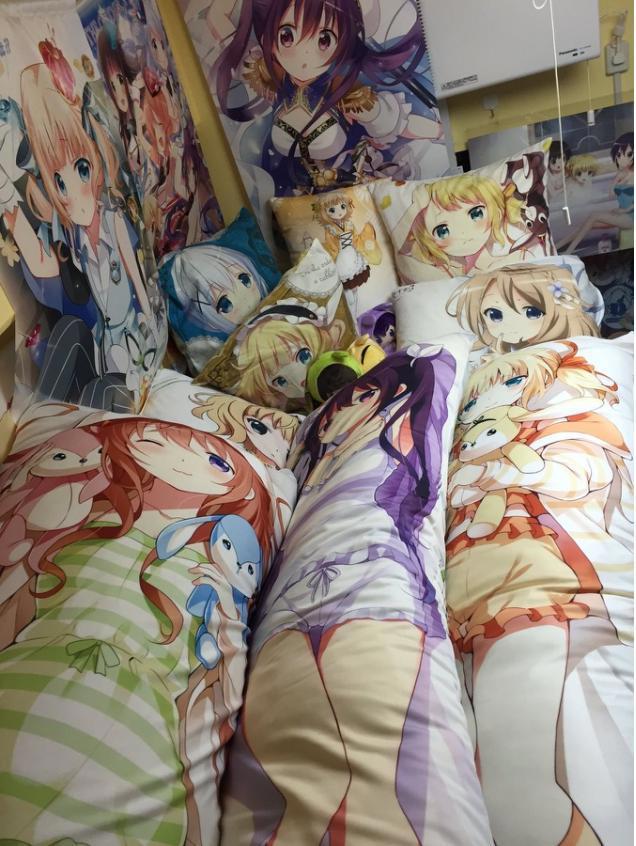 动漫美少女抱枕，究竟毁了多少宅男的人生？