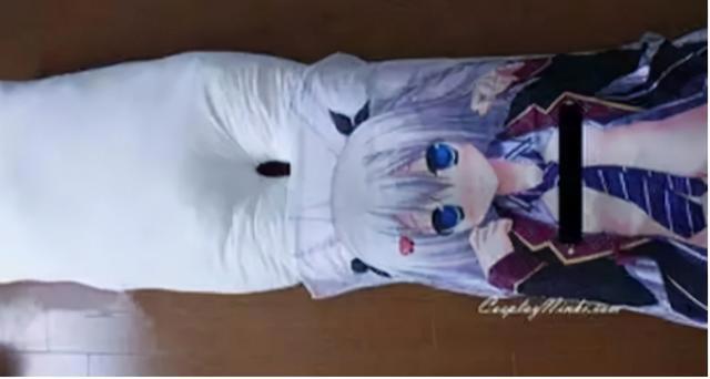 动漫美少女抱枕，究竟毁了多少宅男的人生？