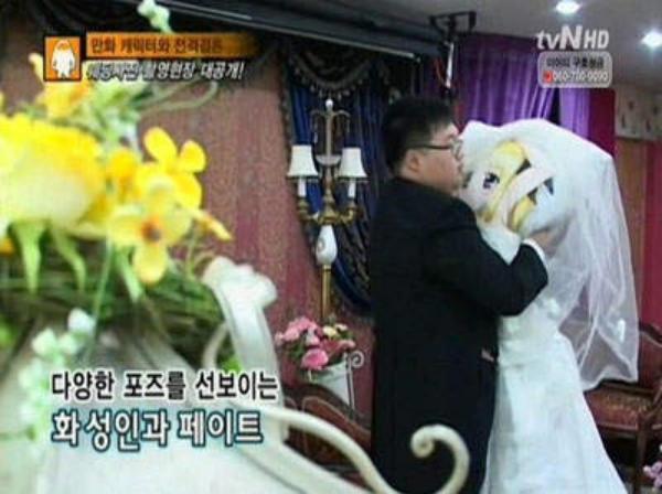 动漫美少女抱枕，究竟毁了多少宅男的人生？