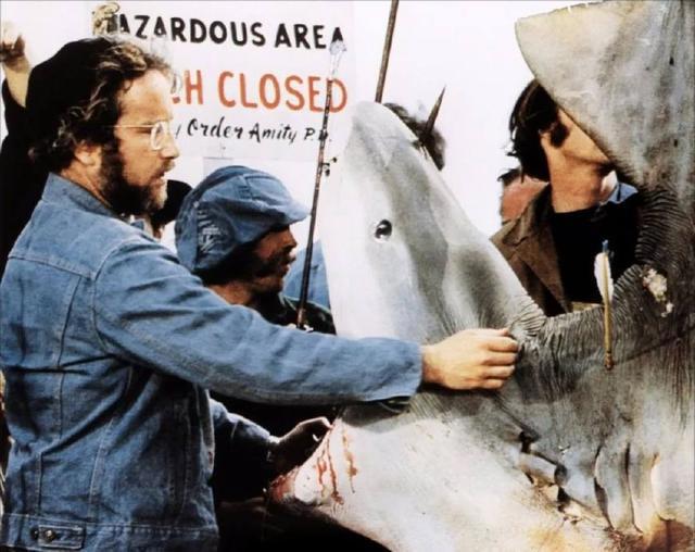 这部电影可以组团打怪、攒金币升级、把妹、滚床单，简直爽翻了！