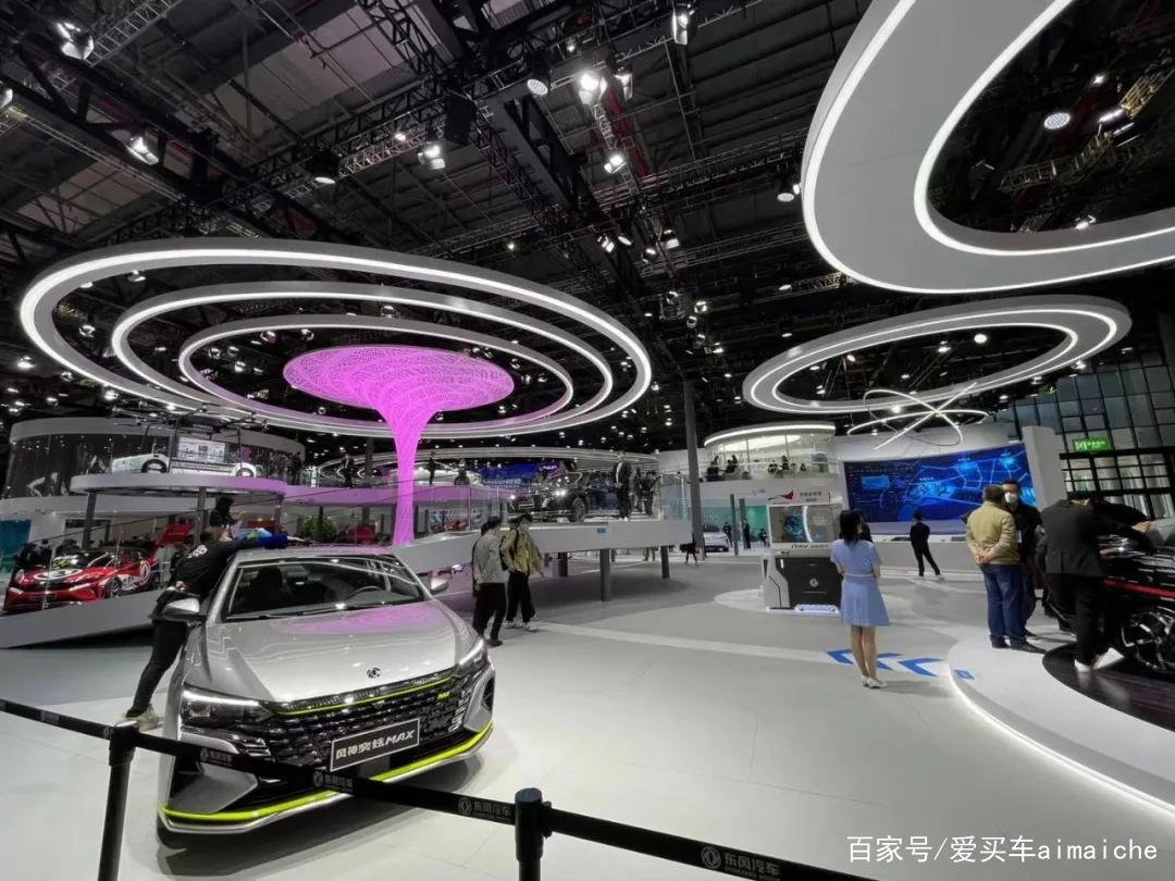 换种方式看上海车展，车企的展台艺术感比新车更耀眼