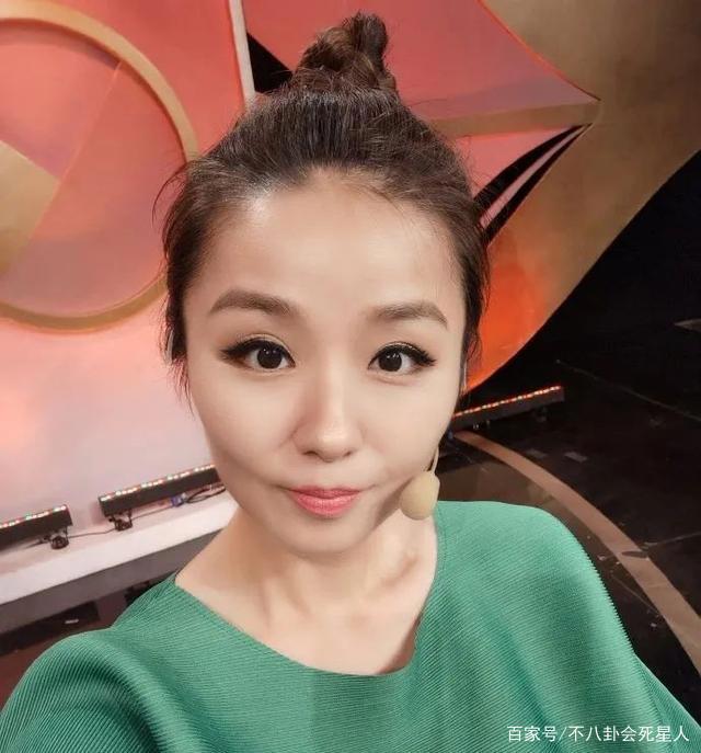 《爱情公寓》较亮眼配角，本色出演戏份少，如今嫁百亿富豪过得好