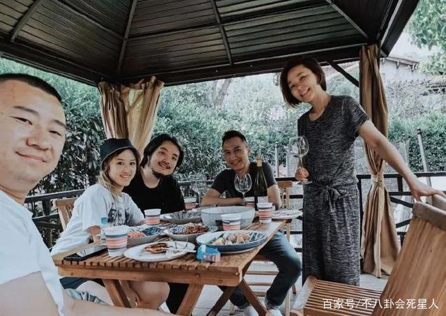 《爱情公寓》较亮眼配角，本色出演戏份少，如今嫁百亿富豪过得好