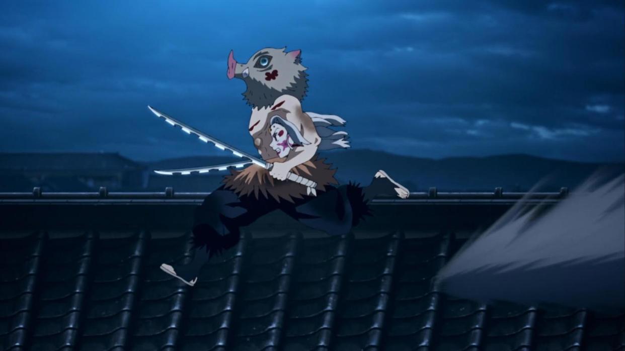 鬼灭之刃：三小强完美配合，猪猪的摩擦运动拿下堕姬的头抱起就跑