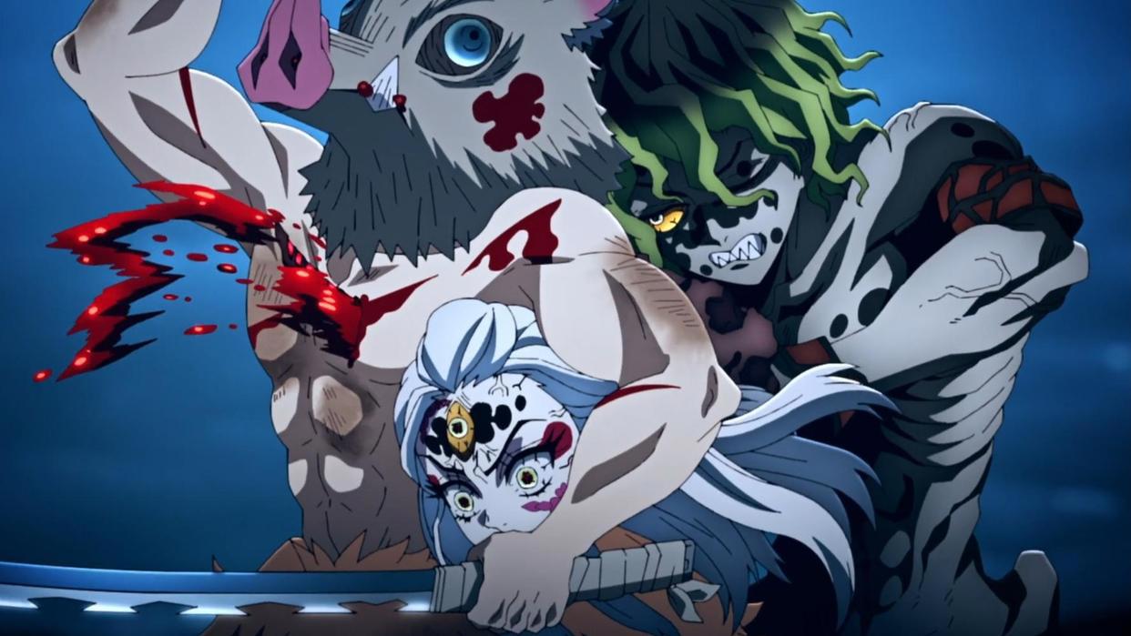 鬼灭之刃：三小强完美配合，猪猪的摩擦运动拿下堕姬的头抱起就跑