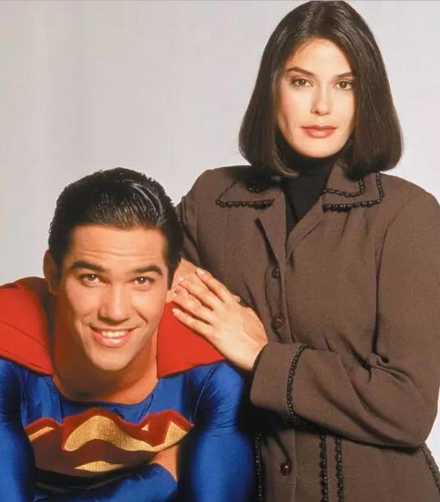 神奇女侠被打、蝙蝠侠被踹，超人80年又双叒叕死一次！