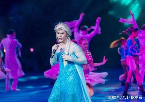 明星cos冰雪女王：乔欣清纯，热巴神还原，最后一位让人想吐！