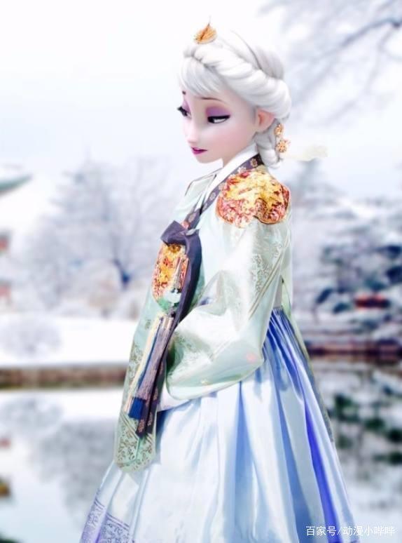 当冰雪女王艾莎化身“变装达人”，女仆装超俏皮，旗袍装有那味！