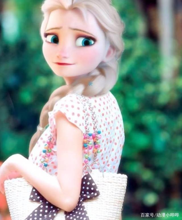 当冰雪女王艾莎化身“变装达人”，女仆装超俏皮，旗袍装有那味！