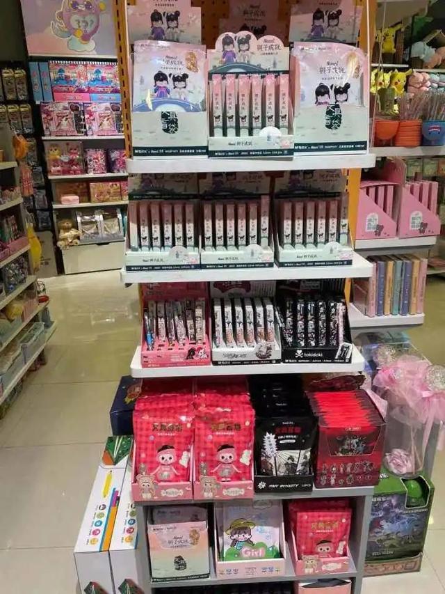 烧钱拆盲盒，在学生圈有多火？杭州妈妈被女儿“神操作”气炸：作为家长，我真恨啊