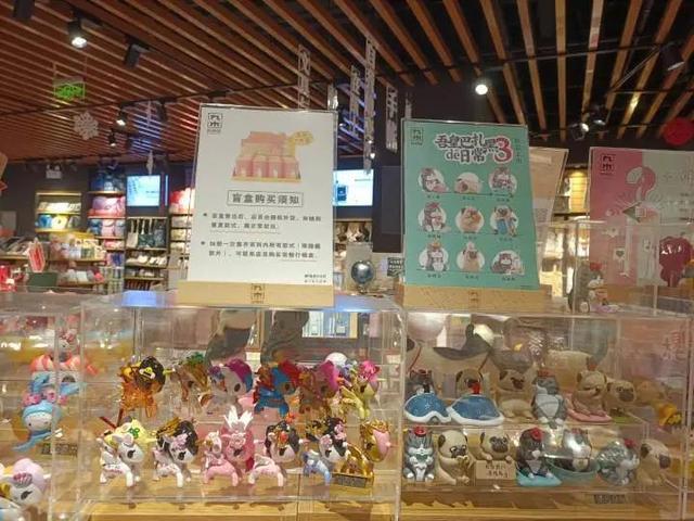 烧钱拆盲盒，在学生圈有多火？杭州妈妈被女儿“神操作”气炸：作为家长，我真恨啊