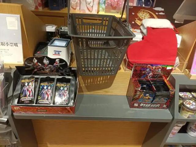 烧钱拆盲盒，在学生圈有多火？杭州妈妈被女儿“神操作”气炸：作为家长，我真恨啊