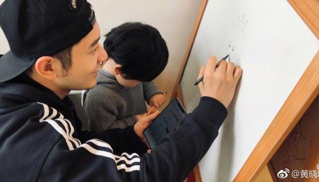 angelababy在巴黎cos冰雪女王为自己庆生，宴会现场宛如童话世界