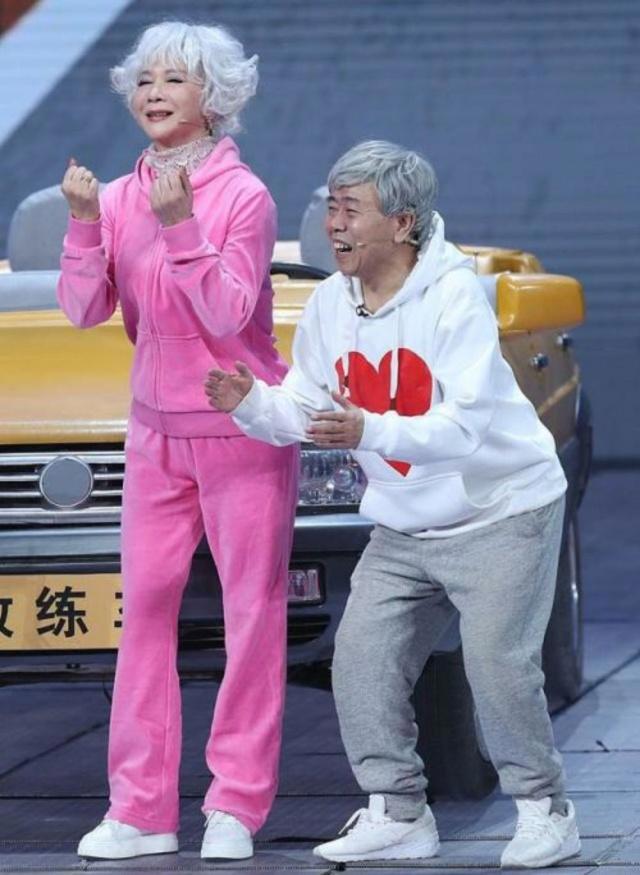 angelababy在巴黎cos冰雪女王为自己庆生，宴会现场宛如童话世界