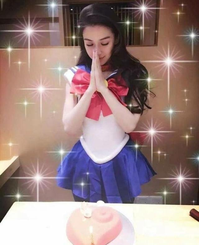 angelababy在巴黎cos冰雪女王为自己庆生，宴会现场宛如童话世界