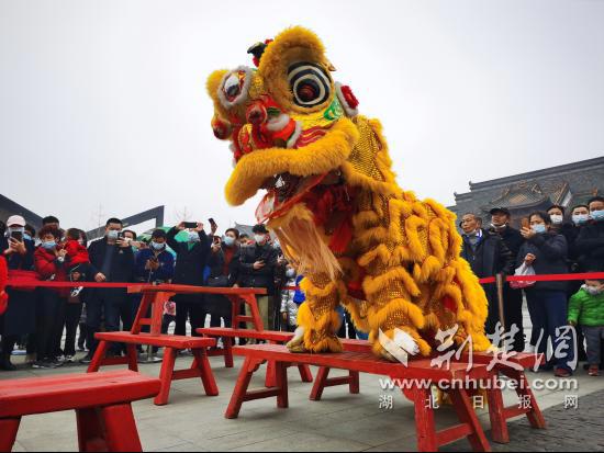 6万方穿越空间1600平巨型迷宫灯阵春节到园博园与“博虎”穿越中国年