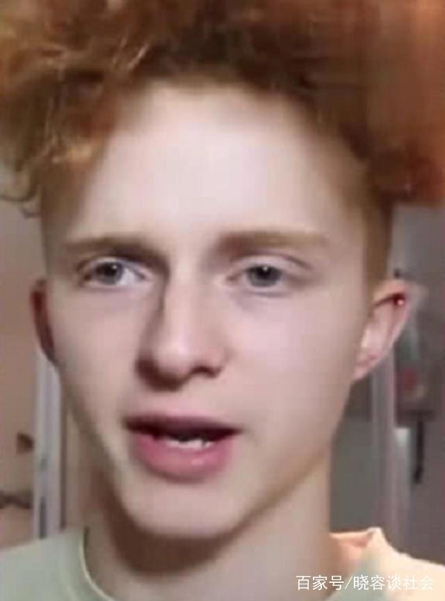 小伙痴迷《精灵旅社》，把头发弄成男主同款，拉直后秒变男神