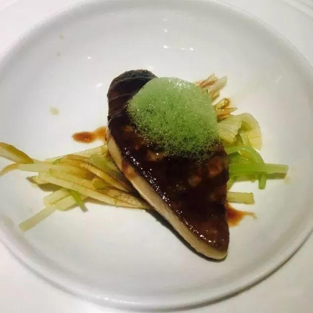 大连最贵的一条路，买不起但吃得起！