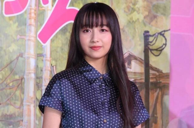 木村拓哉20岁长女亮相，颜值难抗多角度镜头，与男搭档保持距离