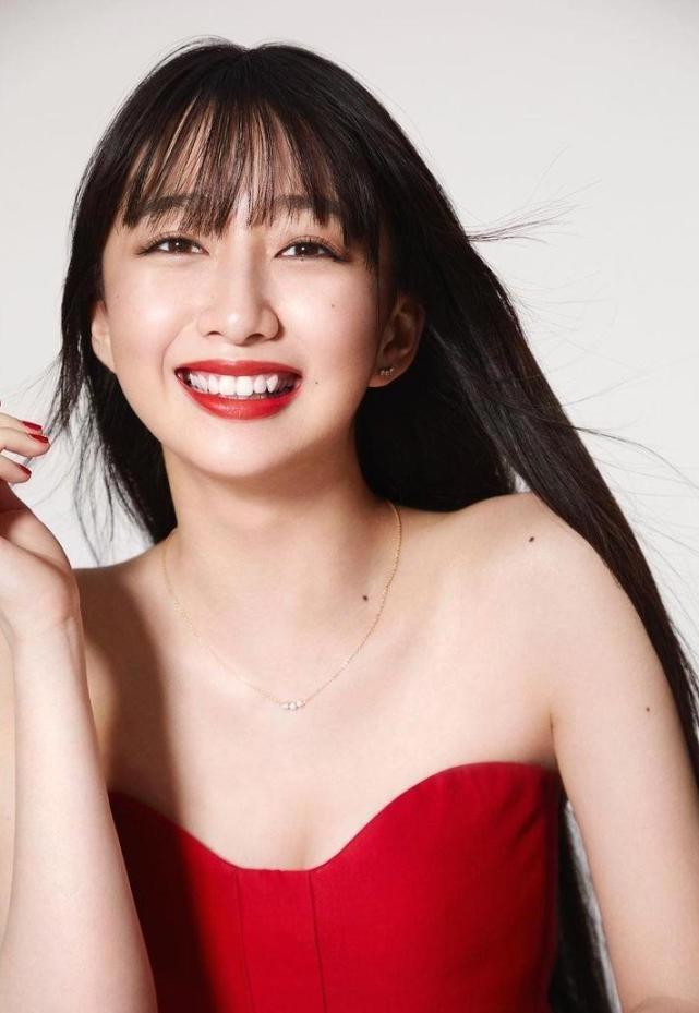 木村拓哉19岁长女公主切吸睛，身形越发丰腴，首当声优接班爸爸