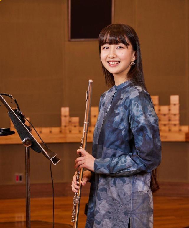 木村拓哉19岁长女公主切吸睛，身形越发丰腴，首当声优接班爸爸