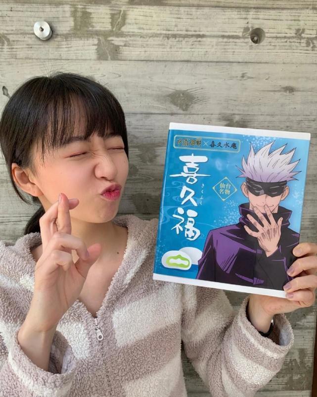 51岁工藤静香漫画T配板鞋太少女，被误认木村心美，母女身材一样