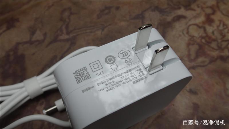 天猫精灵CC带屏智能音箱我家未来的管家