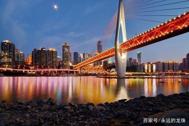 《我是江小白》：二次元的天马行空到底有多还原三次元世界？