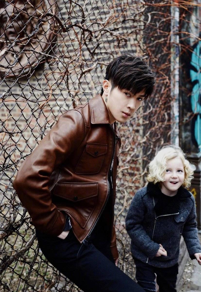 华人歌手马伯骞出演好莱坞丧尸片，这部电影改编自内地漫画