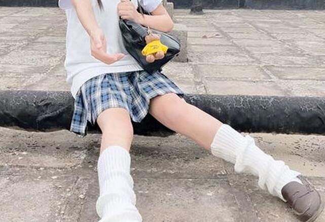 动漫中的泡泡袜曾经在日本90年代流行一时，现在再度回归