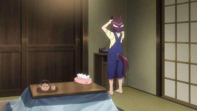 颠覆动画史上的错误观，赛马娘动漫中的听话筒姿势竟然正确！