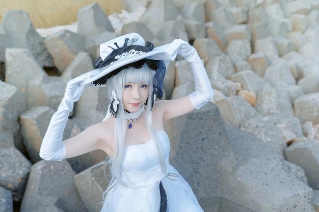 碧蓝航线：关辉海边cos，摘下帽子那一刻，神仙颜值瞬间溢出屏幕