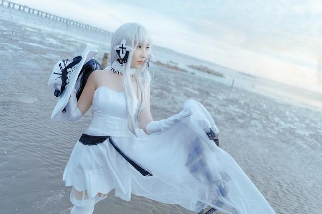 碧蓝航线：关辉海边cos，摘下帽子那一刻，神仙颜值瞬间溢出屏幕