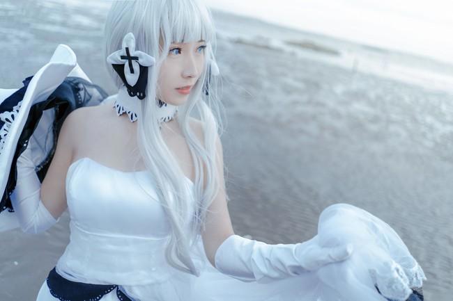 碧蓝航线：关辉海边cos，摘下帽子那一刻，神仙颜值瞬间溢出屏幕