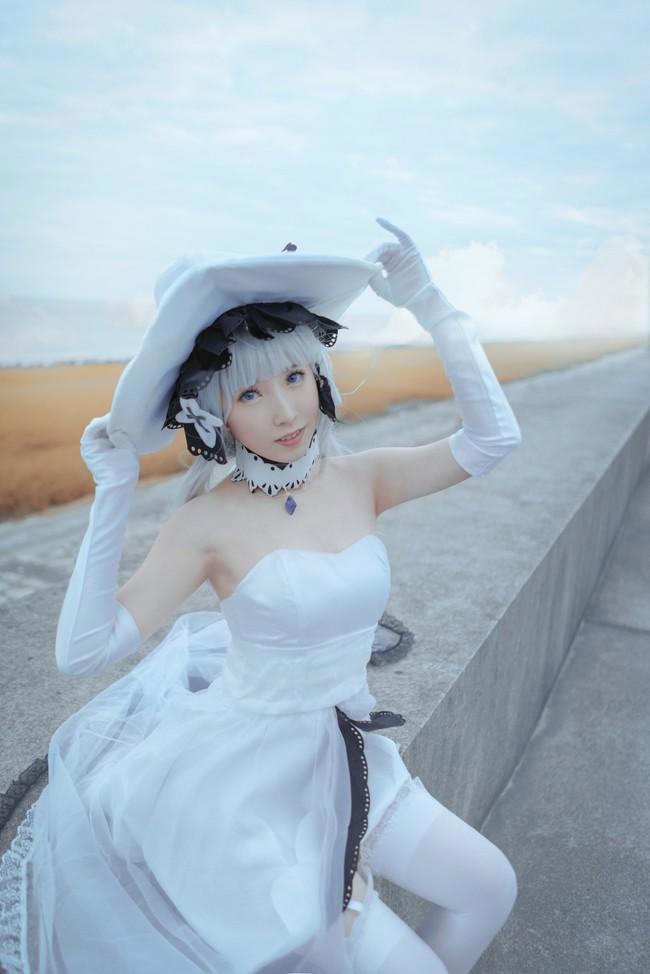 碧蓝航线：关辉海边cos，摘下帽子那一刻，神仙颜值瞬间溢出屏幕