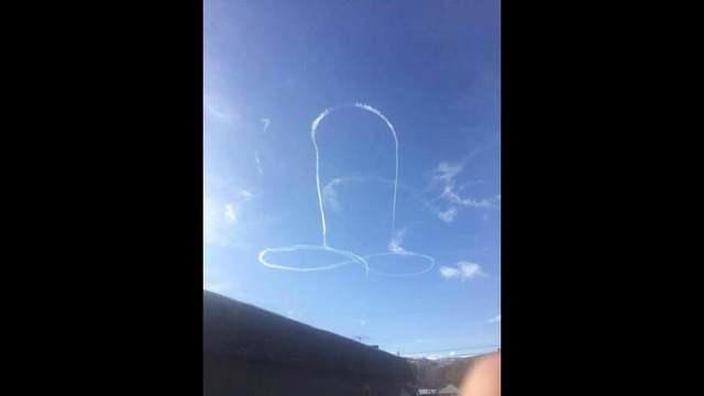 美军恶搞出新境界：驾电子战机在天上画不可描述之物？