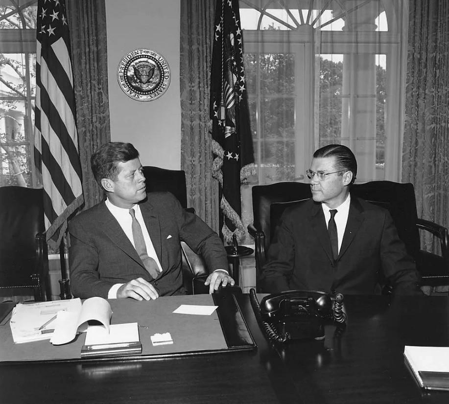 聊聊F-111：战斗机修炼的最高境界，是成为战略轰炸机