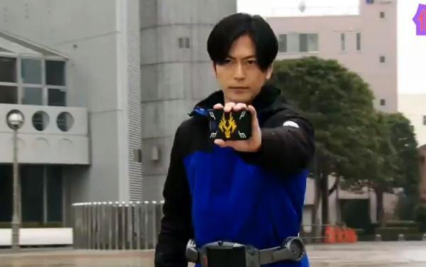 假面骑士目前回归演员近照，巧爷新发型撩人，亚极陀竟无人认出！