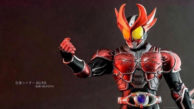 平成时期，第一部有副骑的假面骑士特摄剧，假面骑士Agito