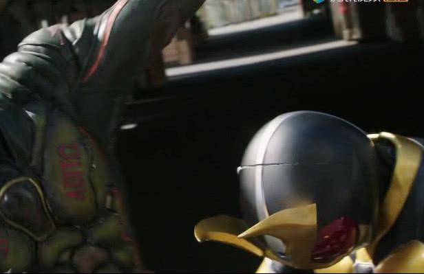 假面骑士时王再省一个亿！亚极陀战斗皮套因太破旧，遭网友吐槽！