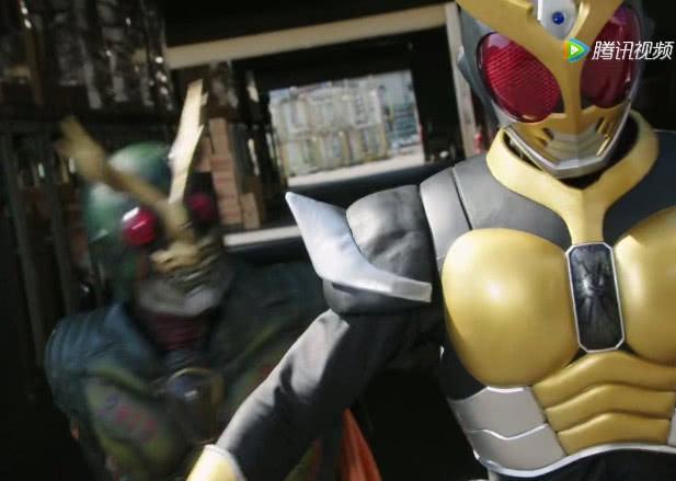 假面骑士时王再省一个亿！亚极陀战斗皮套因太破旧，遭网友吐槽！