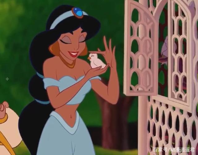 迪士尼公主的守护神兽，老虎在茉莉的怀中，萌化成小猫咪