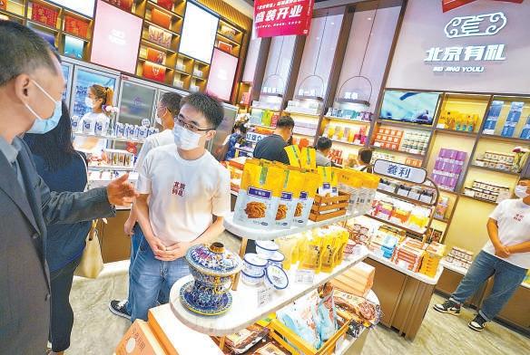 曾经面临濒危窘境，如今走进人们生活非遗日益年轻态引领新国潮