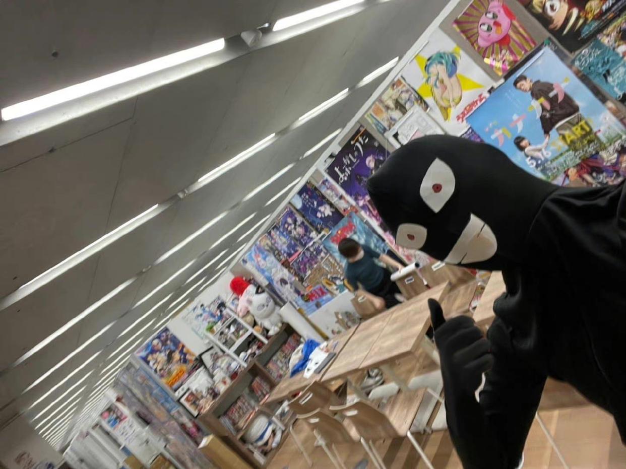 名侦探柯南漫画百卷企划解决篇，小黑潜入编辑部，偷偷盯着降谷零