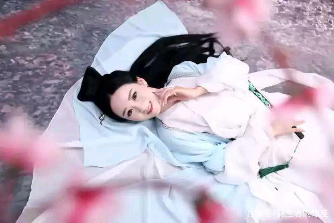 一个罕见病「渣女」的纯情罗曼史