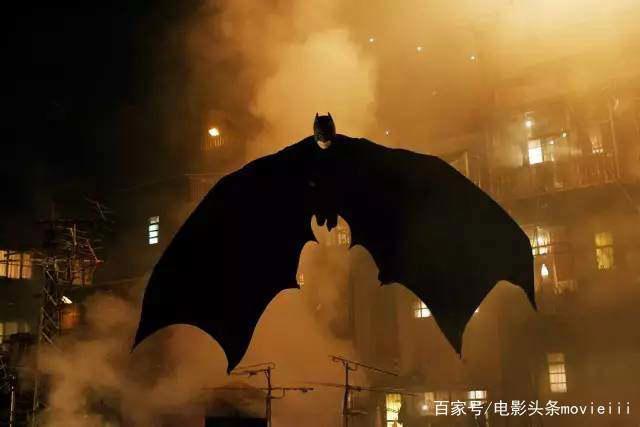 敢和《复联3》正面干的蝙蝠侠新片，论脑洞和颜值都赢了