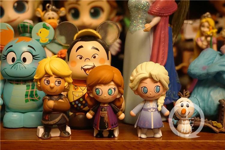 重庆小伙子15年收集上千迪士尼玩偶绘制出迪士尼风格的重庆