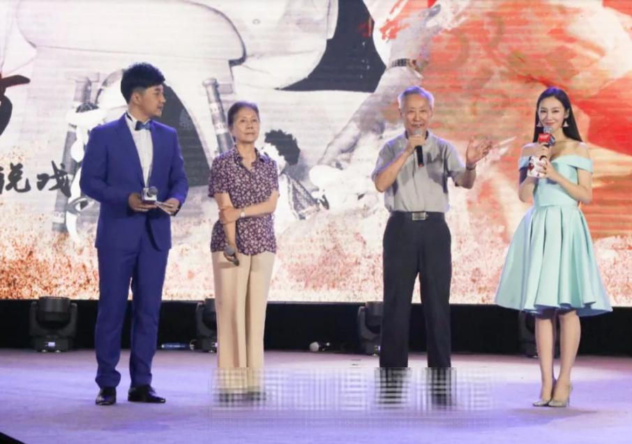 ”阿凡提之父“去世，官媒发文沉痛哀悼，作品家喻户晓